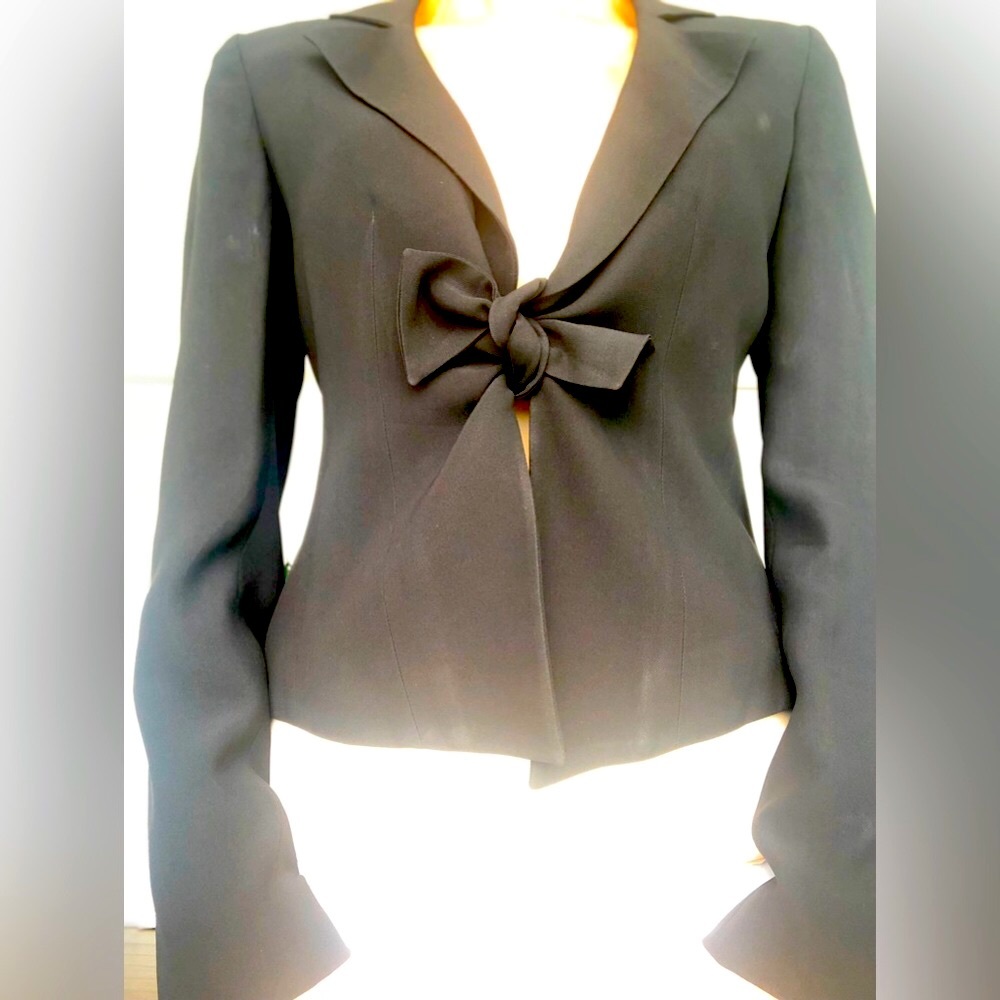 Emporio Armani Vintage black cropped jacket size 42. Made in Italy.